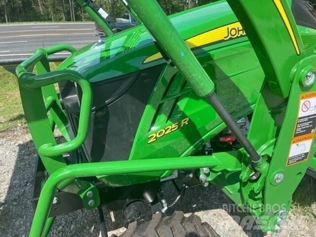 John Deere 2025R Tractoare compacte