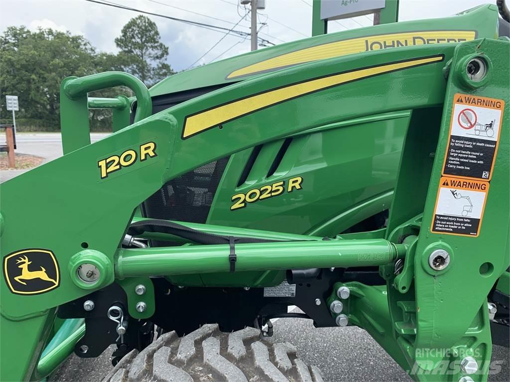 John Deere 2025R Tractoare compacte