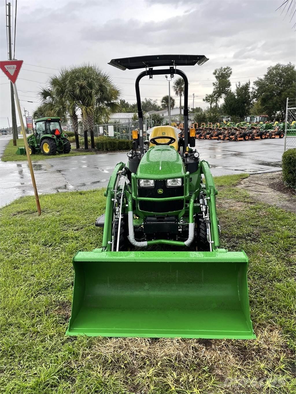 John Deere 2025R Tractoare compacte