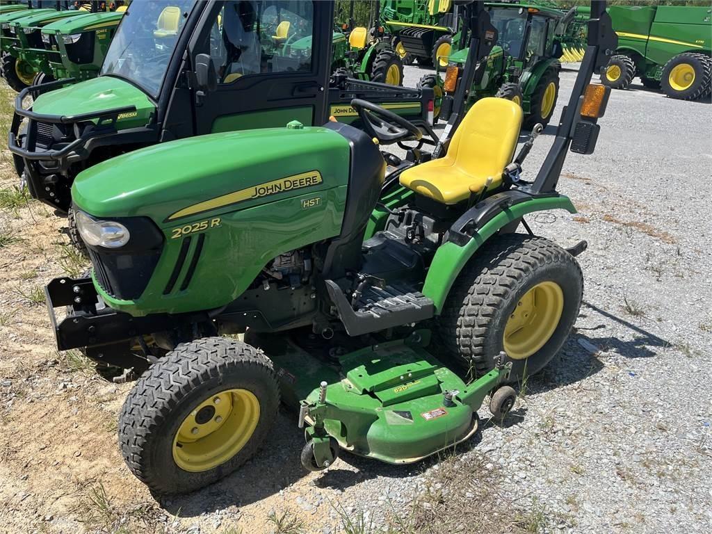 John Deere 2025R Tractoare compacte