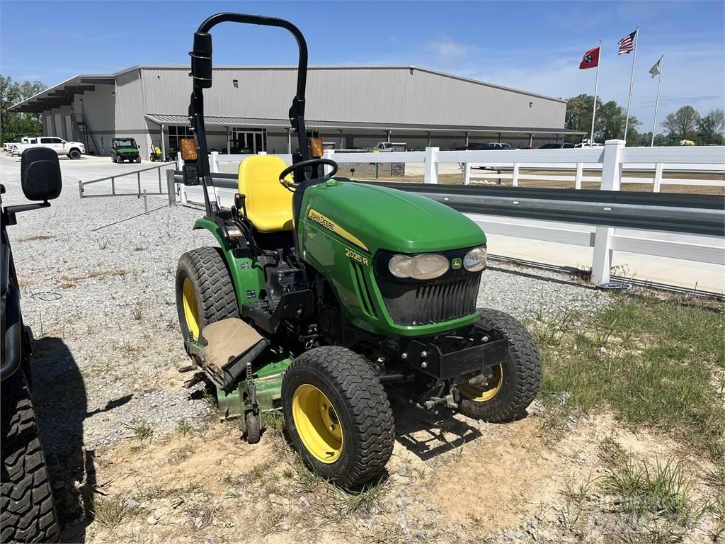 John Deere 2025R Tractoare compacte
