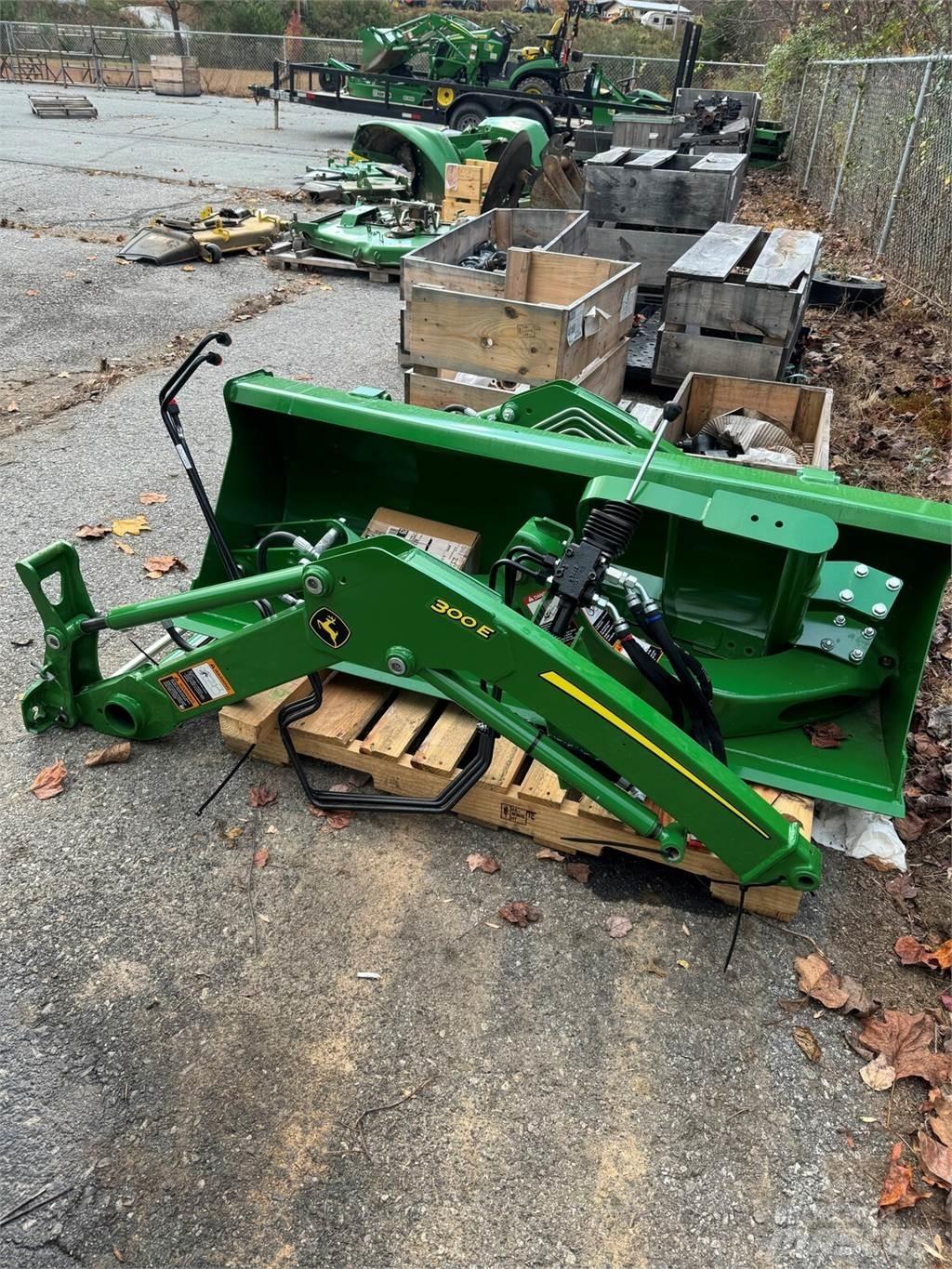 John Deere 300E Utilaje agricole - Altele