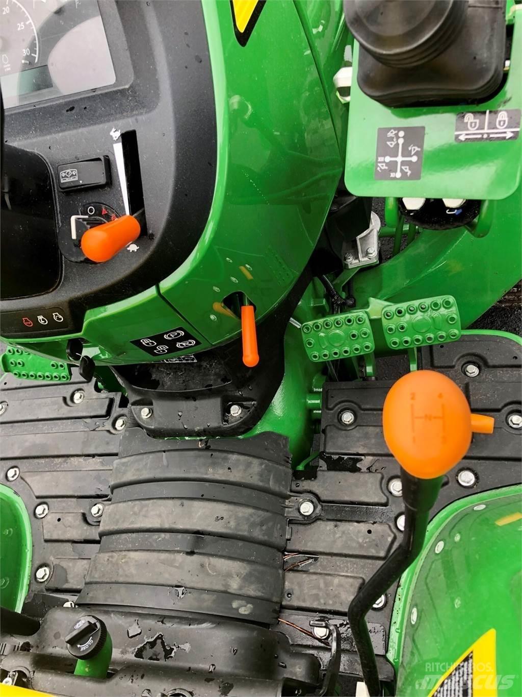 John Deere 3043D Tractoare