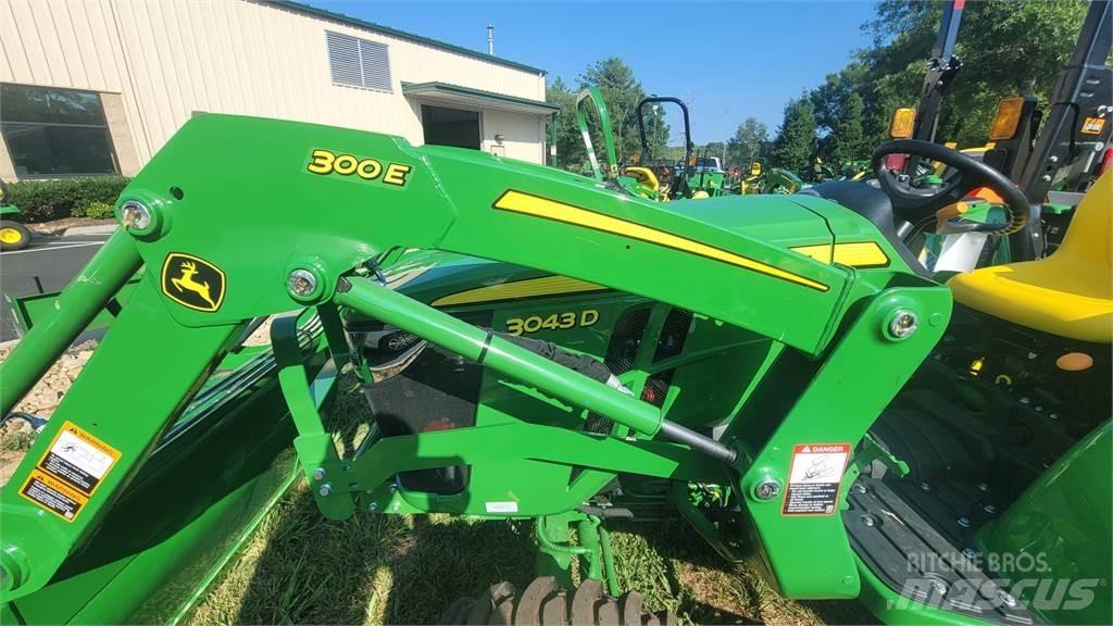 John Deere 3043D Tractoare