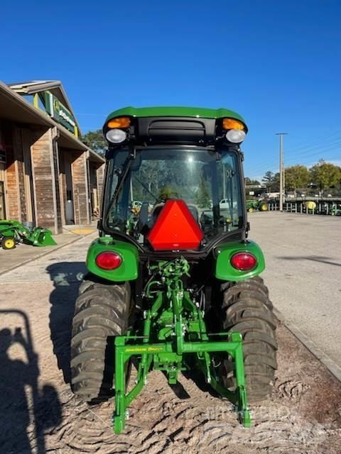 John Deere 3046R Tractoare