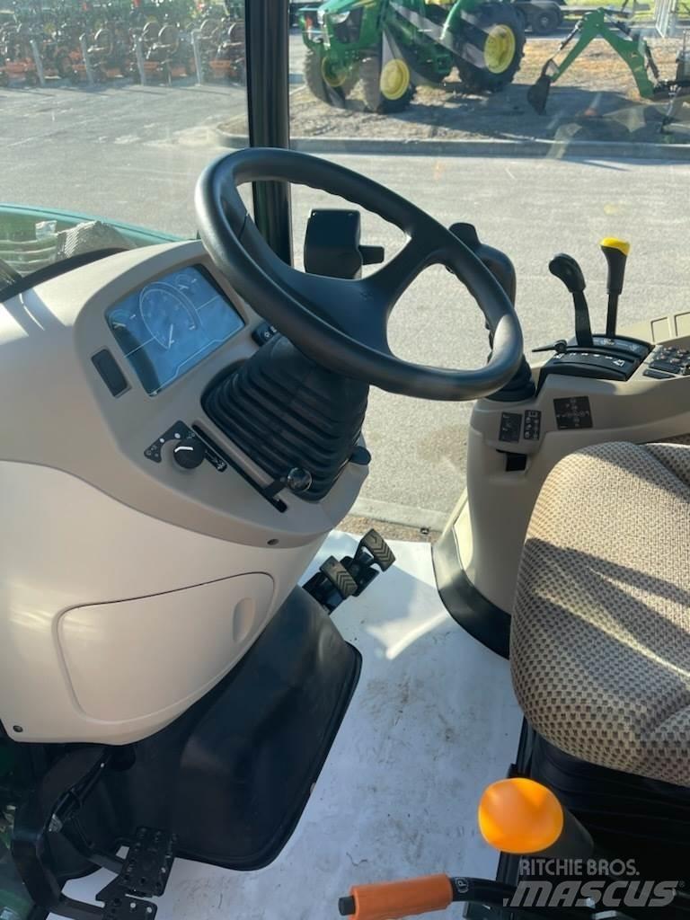John Deere 3046R Tractoare