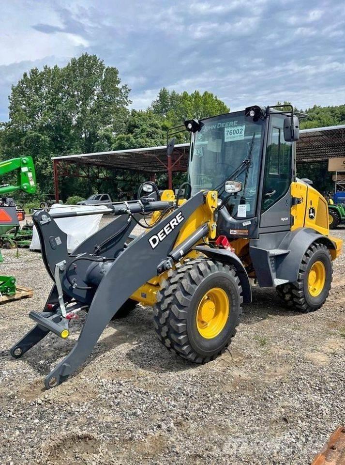 John Deere 324P Incarcator pe pneuri