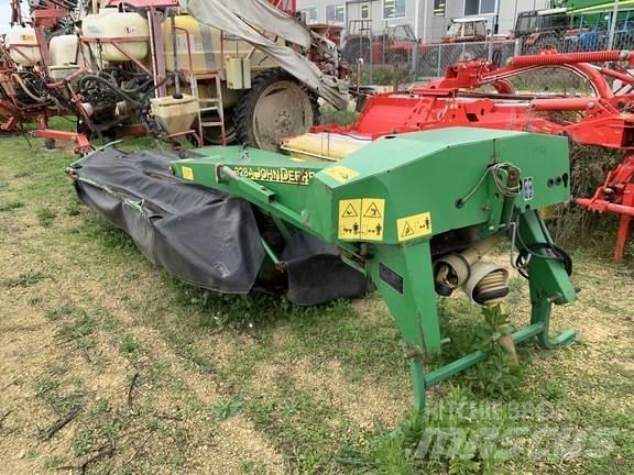 John Deere 328A Cositoare de iarba cu umidificator