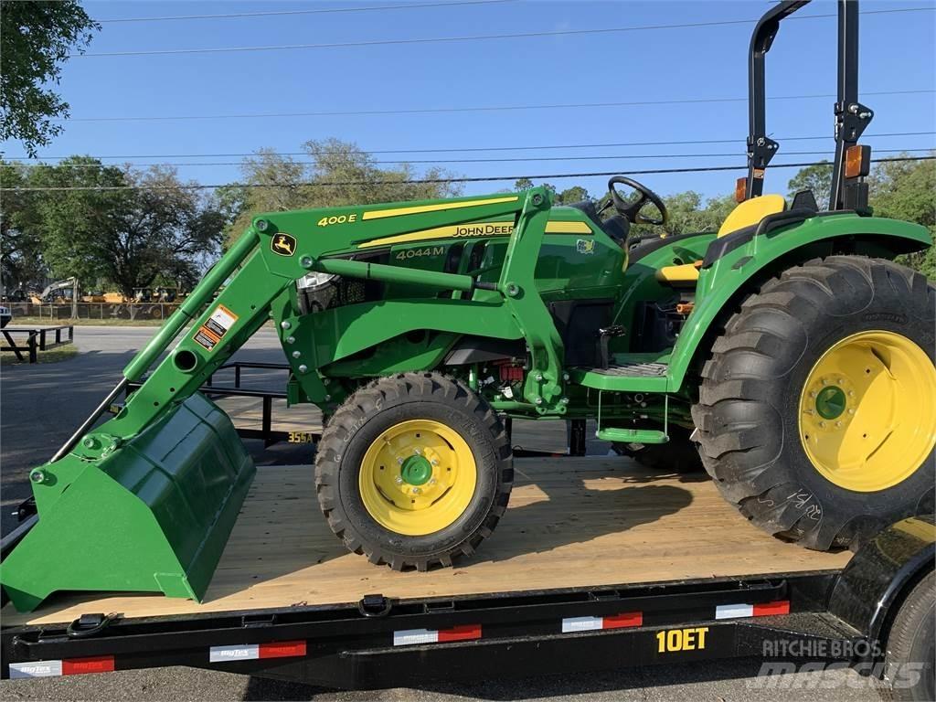 John Deere 4044M Tractoare