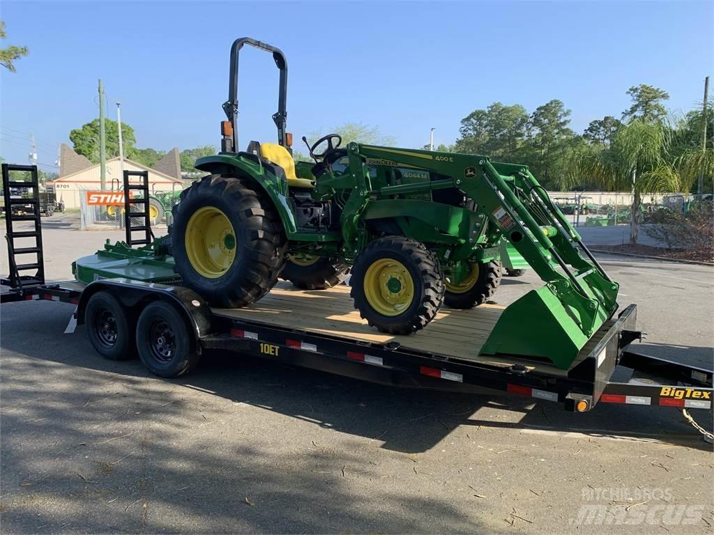John Deere 4044M Tractoare