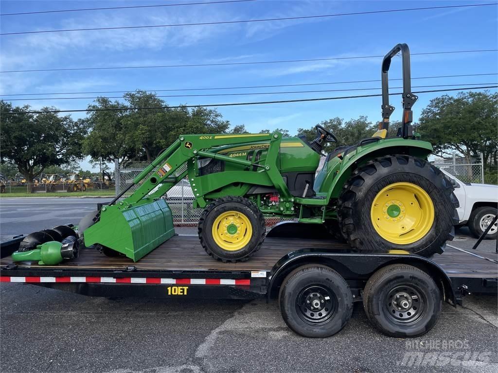 John Deere 4044M Tractoare