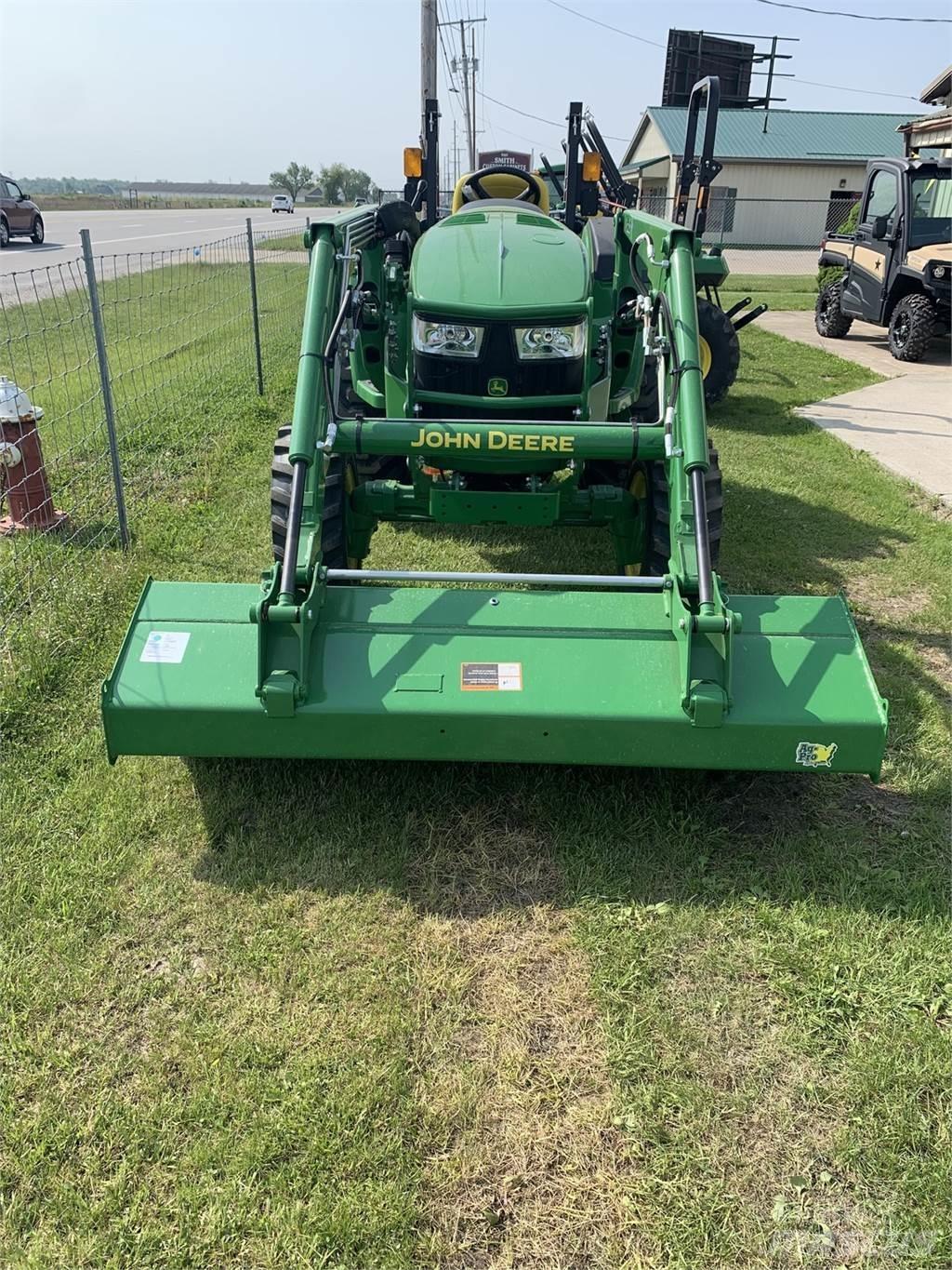 John Deere 4044M Tractoare