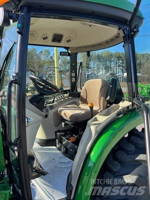 John Deere 4044R Tractoare
