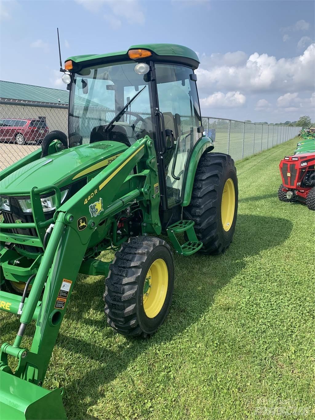 John Deere 4044R Tractoare