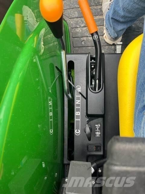 John Deere 4044R Tractoare