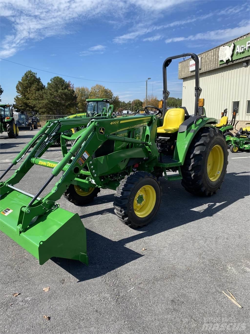 John Deere 4052M Tractoare