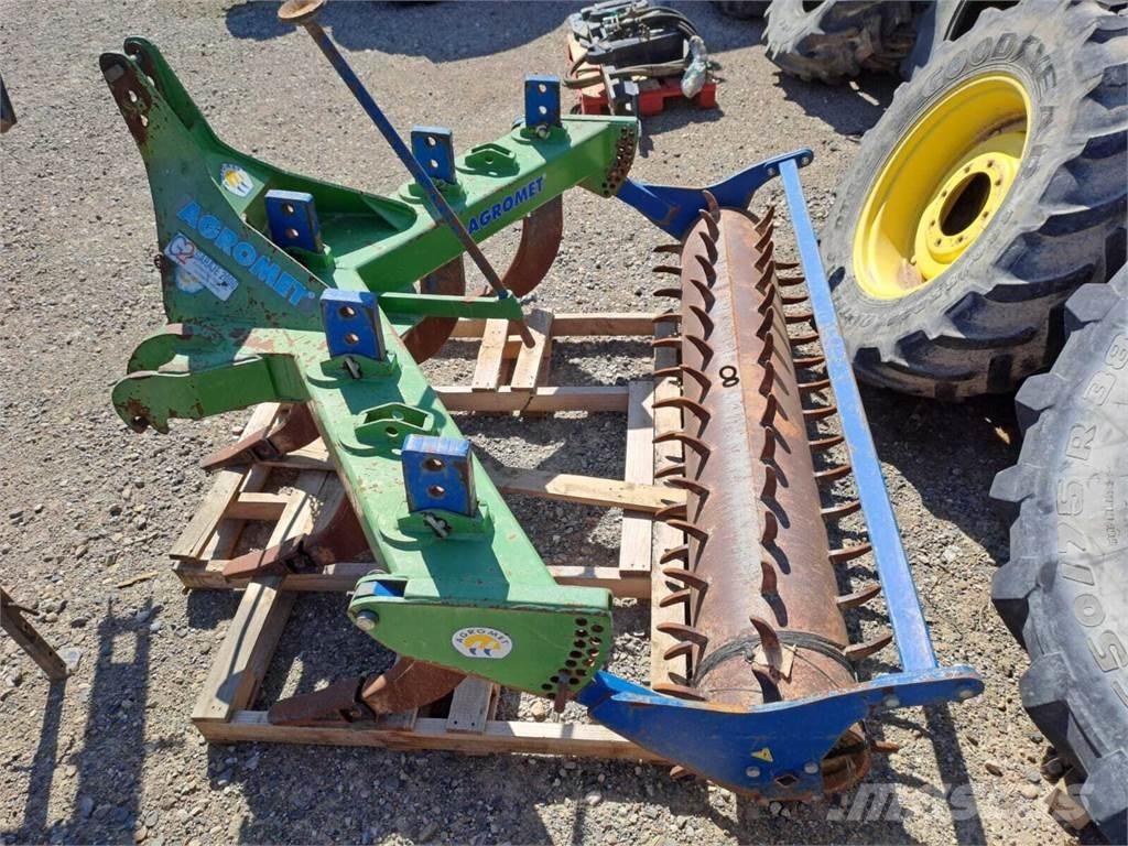 John Deere 443 Alte echipamente pentru nutret