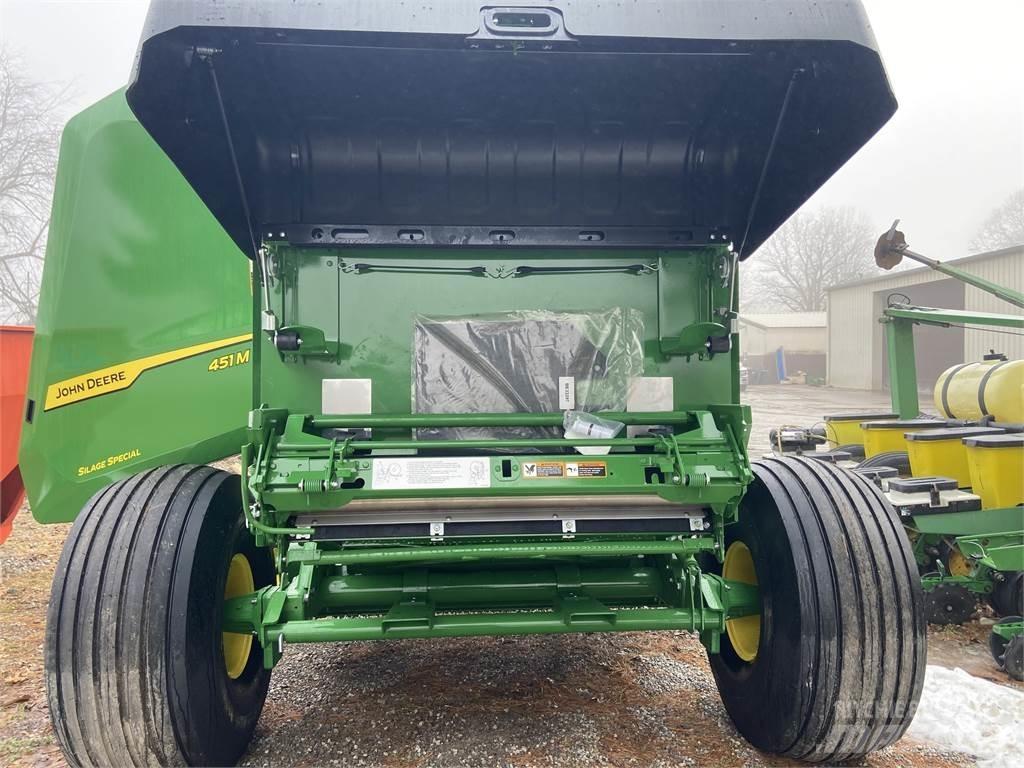 John Deere 451M Masina de balotat cilindric