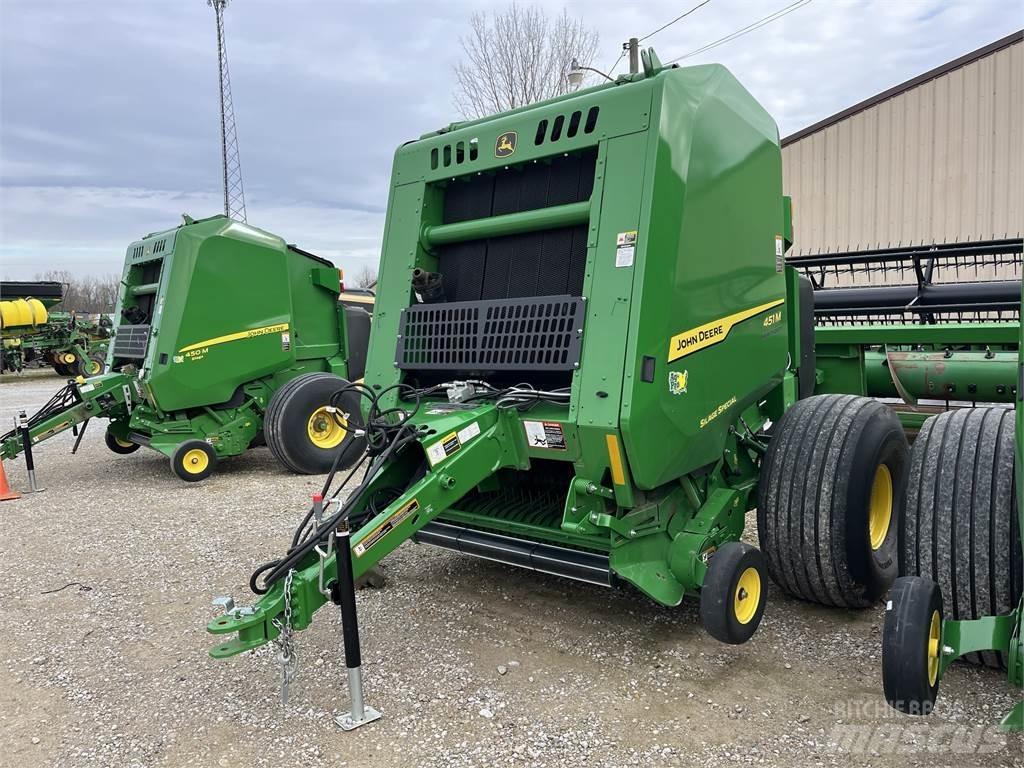 John Deere 451M Masina de balotat cilindric