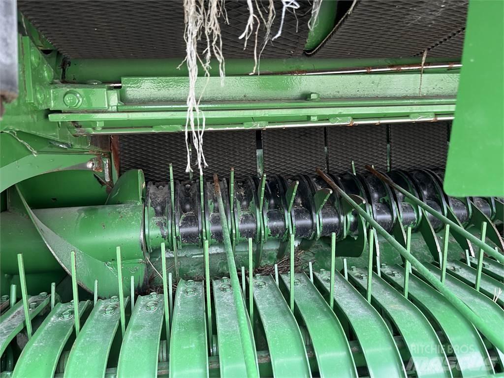 John Deere 451M Masina de balotat cilindric