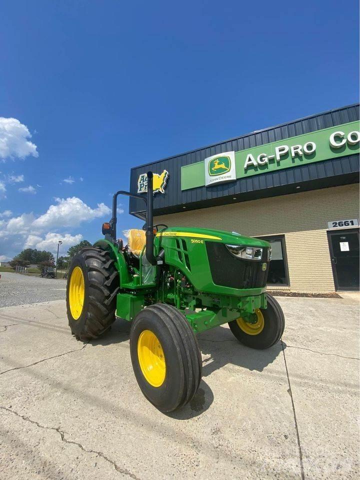 John Deere 5050E Tractoare