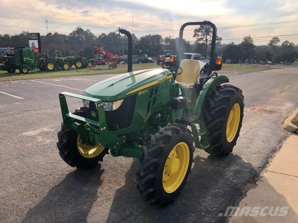 John Deere 5067E Tractoare