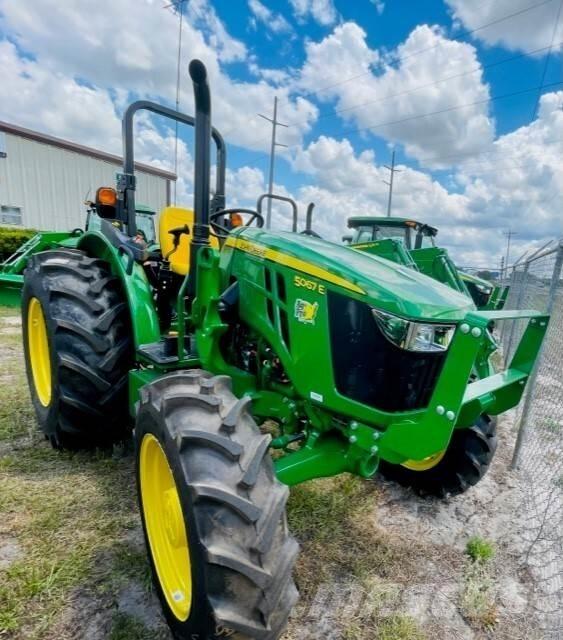 John Deere 5067E Tractoare