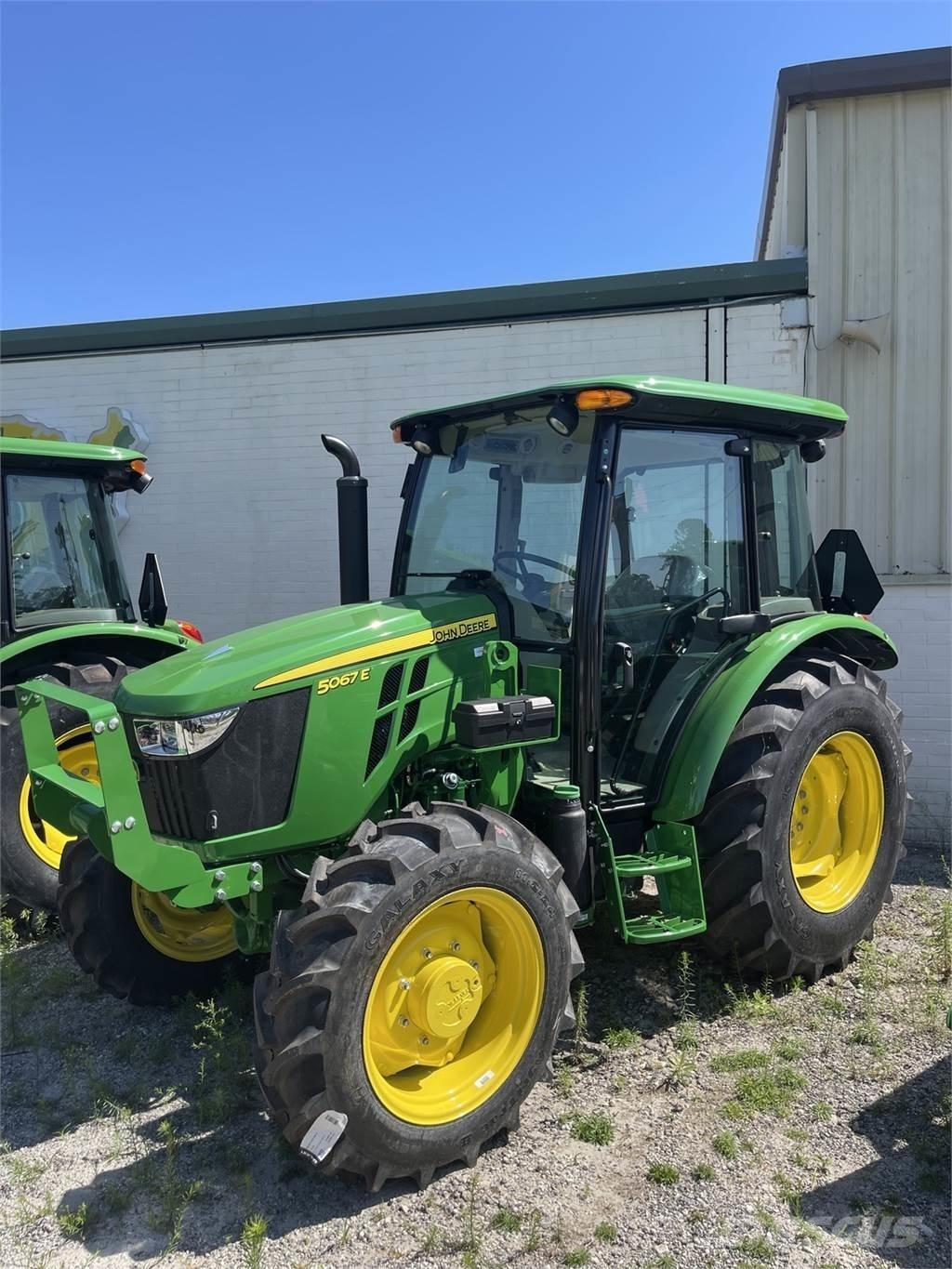 John Deere 5067E Tractoare