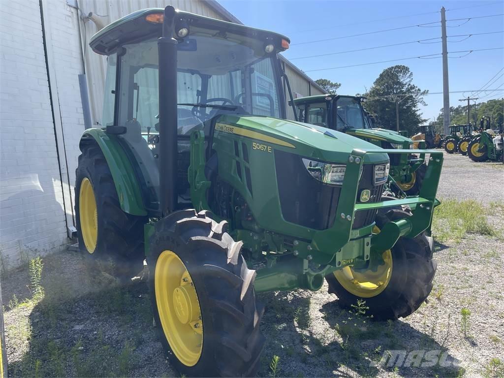 John Deere 5067E Tractoare