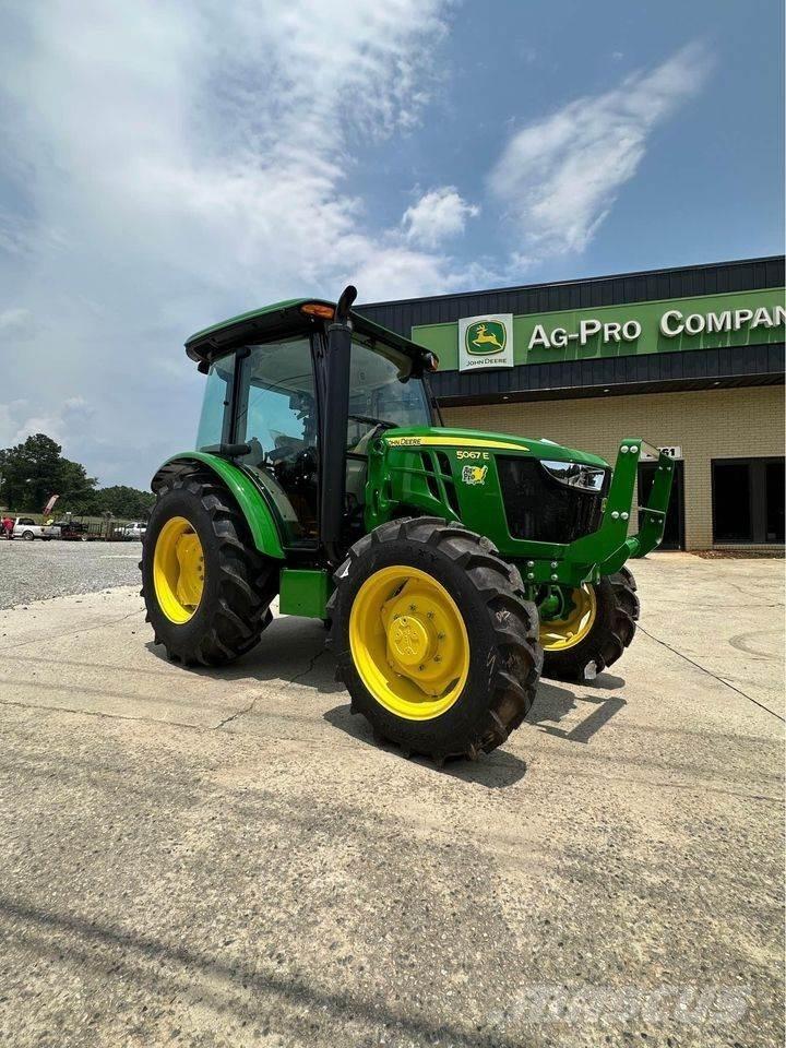 John Deere 5067E Tractoare