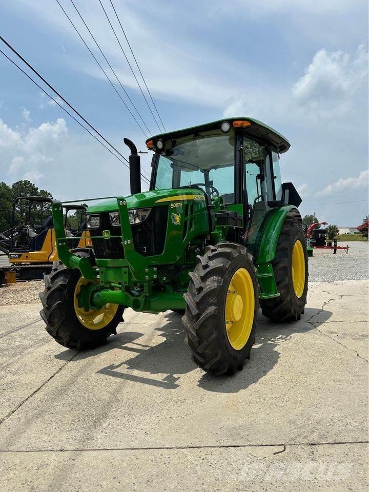 John Deere 5067E Tractoare