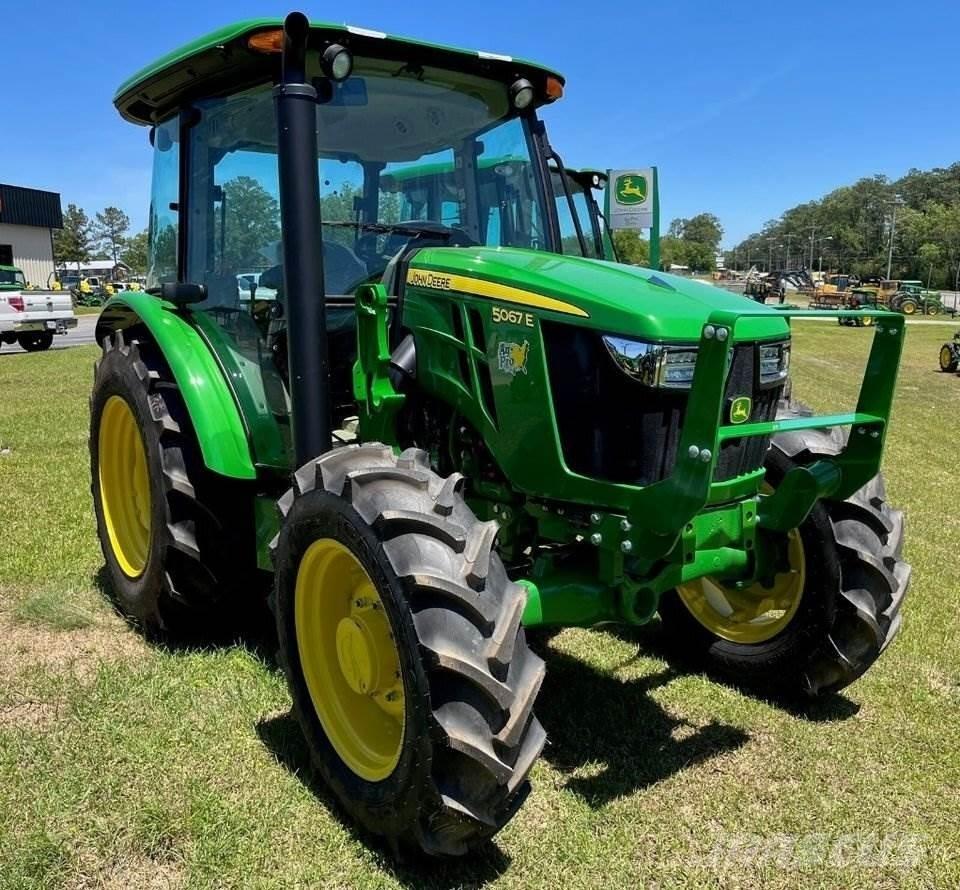 John Deere 5067E Tractoare