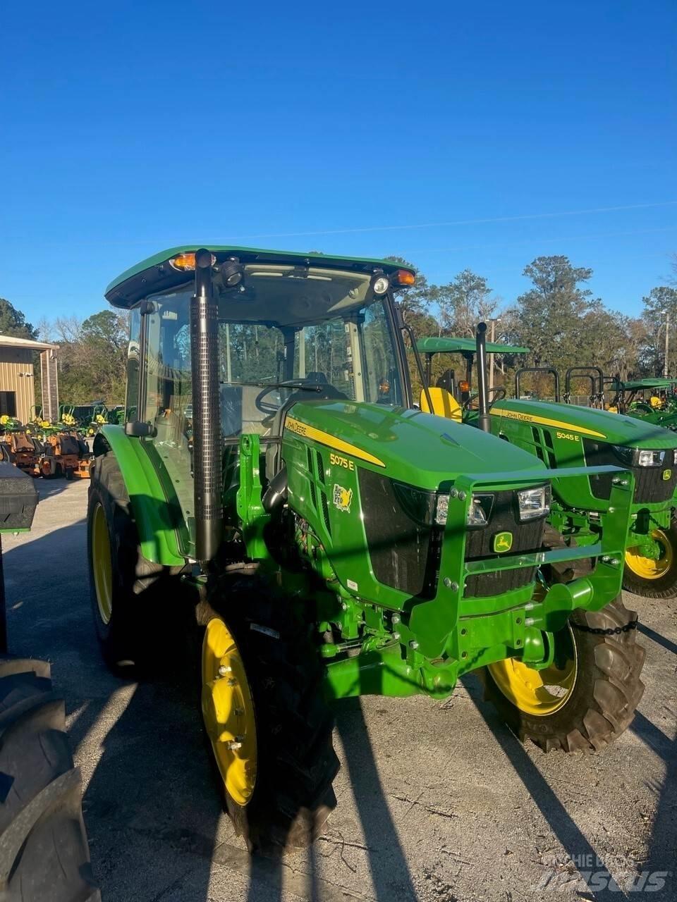 John Deere 5075E Tractoare