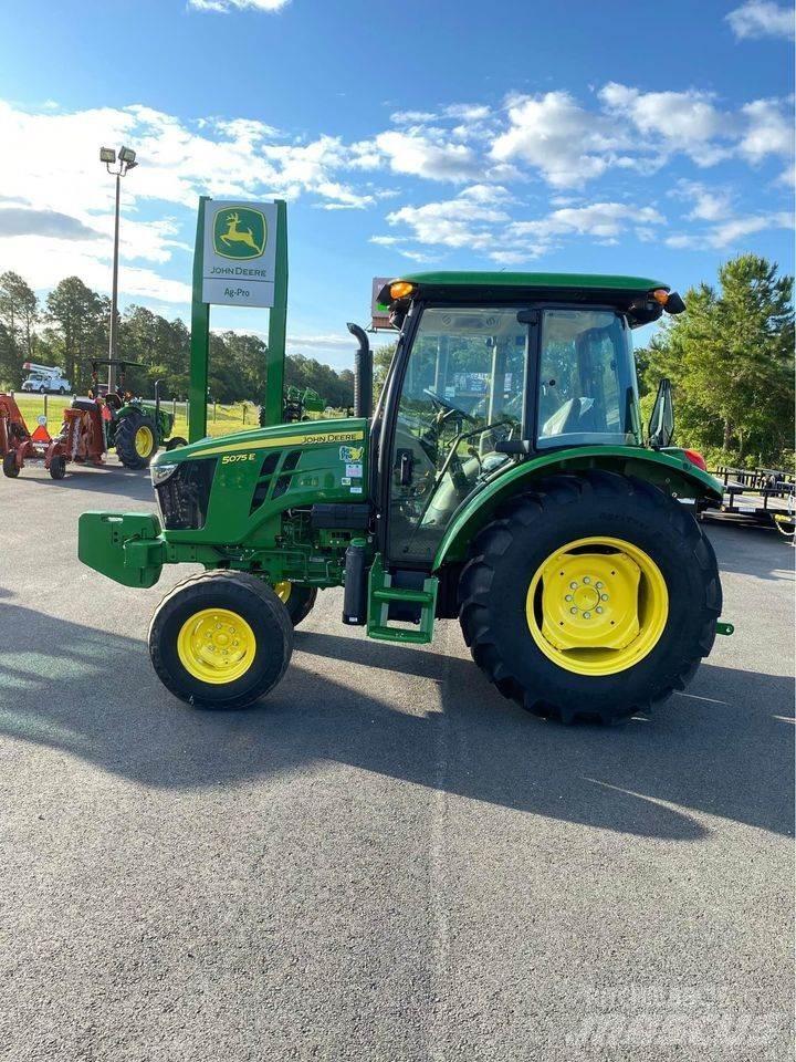 John Deere 5075E Tractoare