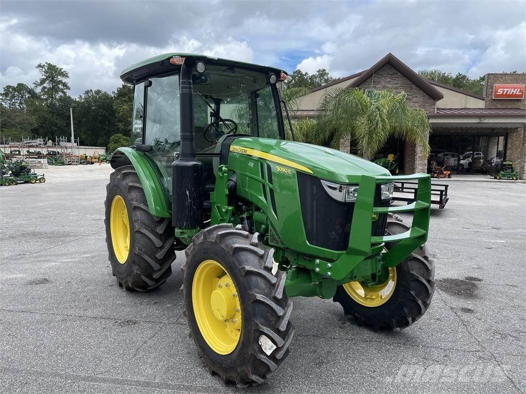John Deere 5090E Tractoare