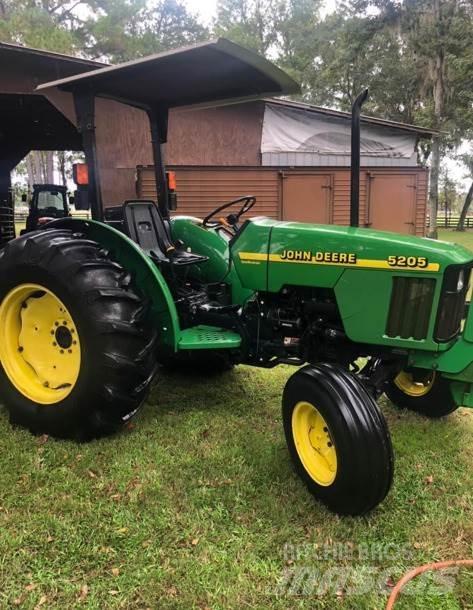 John Deere 5205 Tractoare
