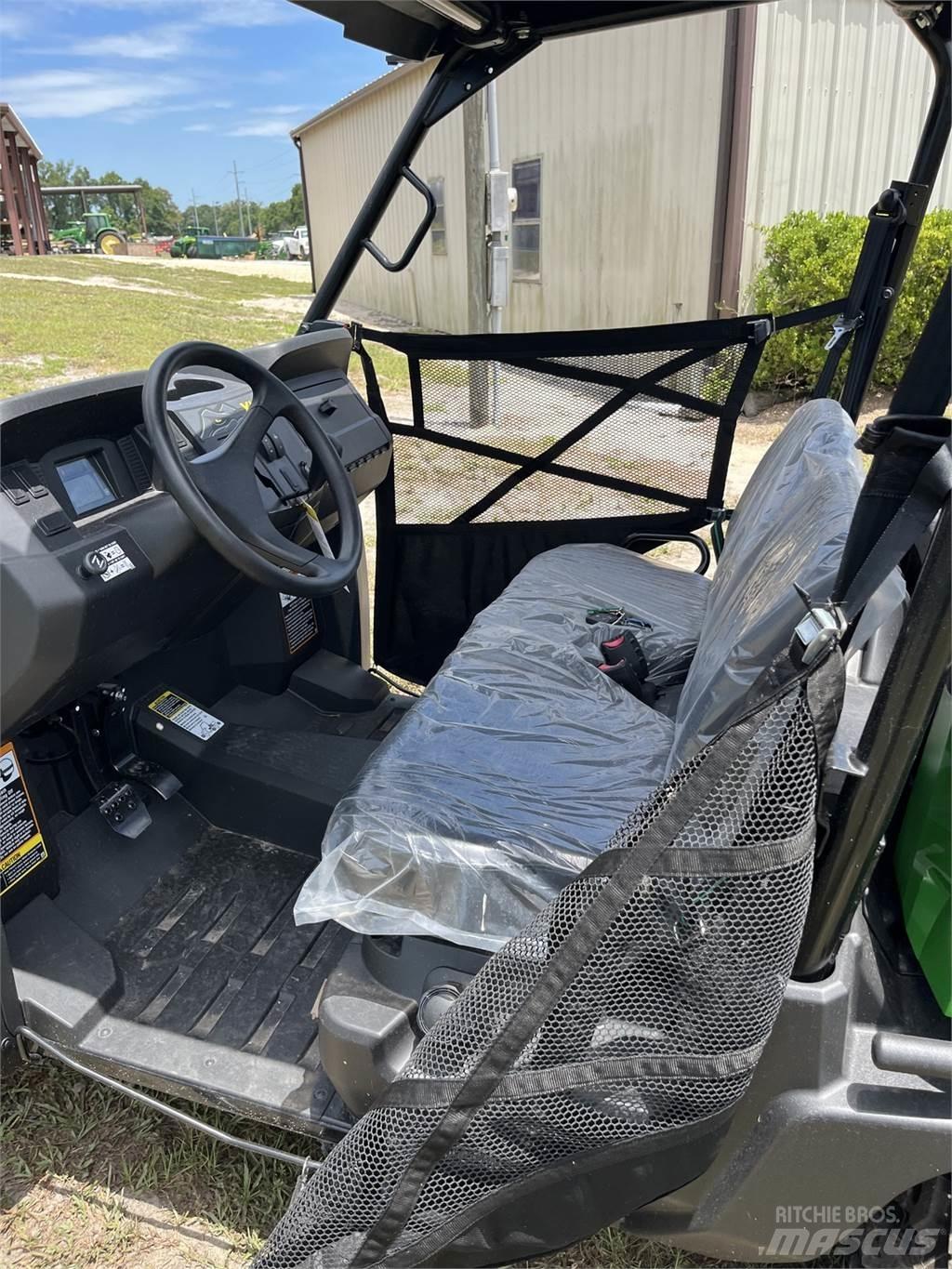 John Deere 560E Masini utilitare