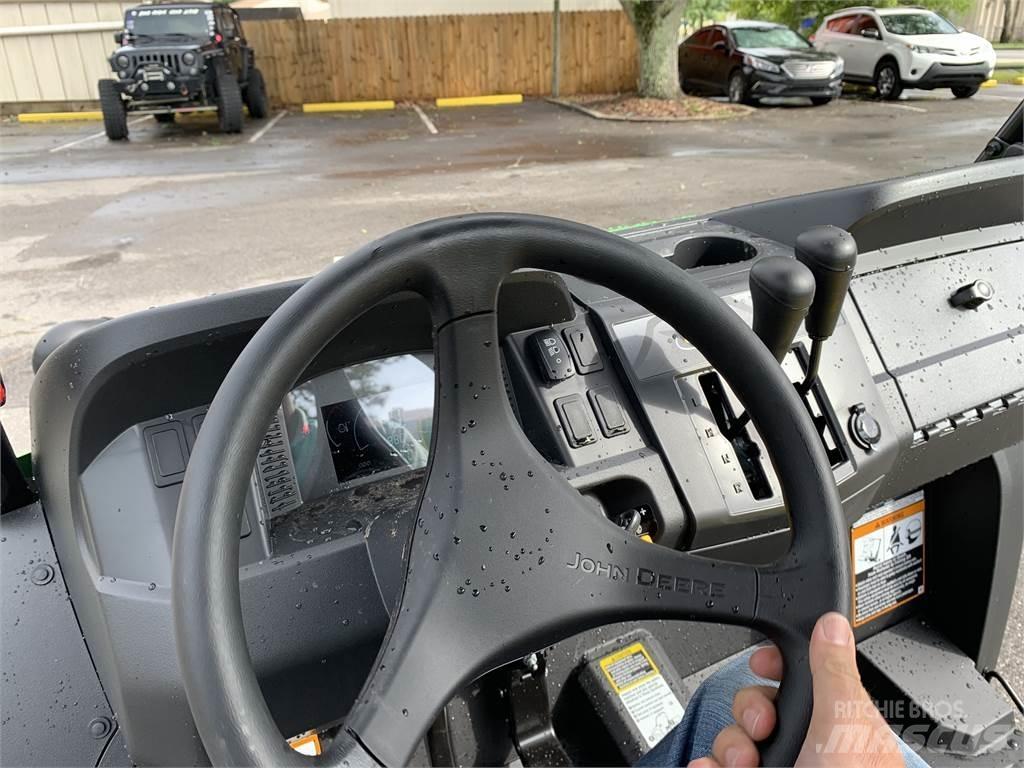 John Deere 590M Masini utilitare