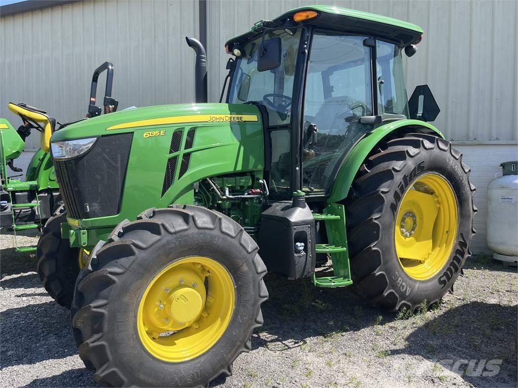 John Deere 6135E Tractoare