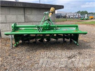 John Deere 665 Grapa si pluguri rotative