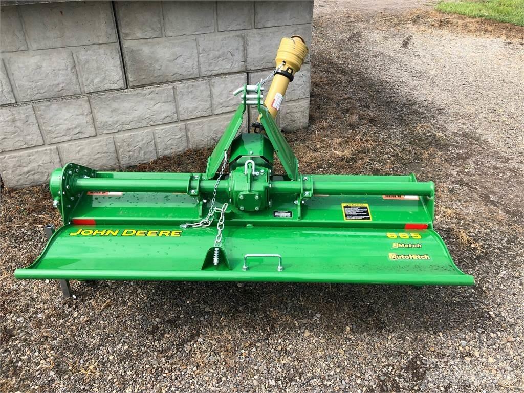 John Deere 665 Grapa si pluguri rotative