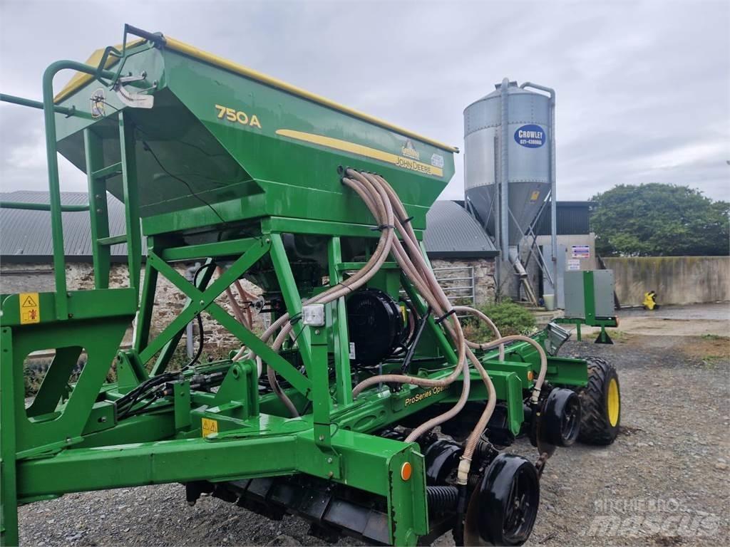 John Deere 750A Perforatoare