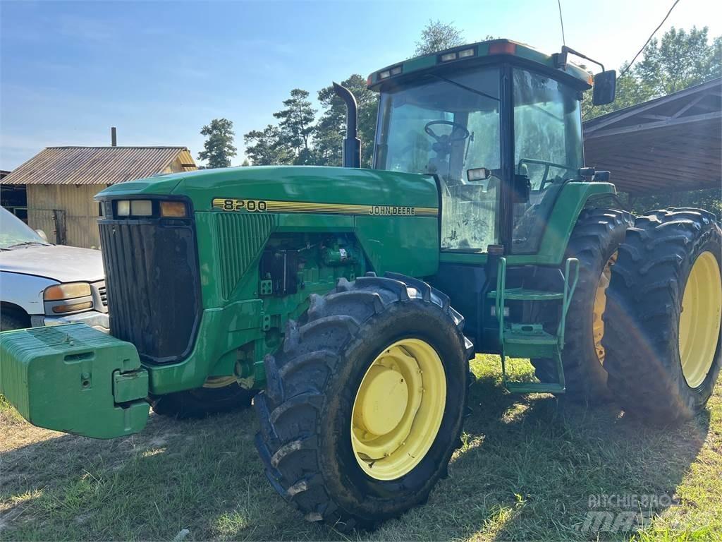 John Deere 8200 Tractoare
