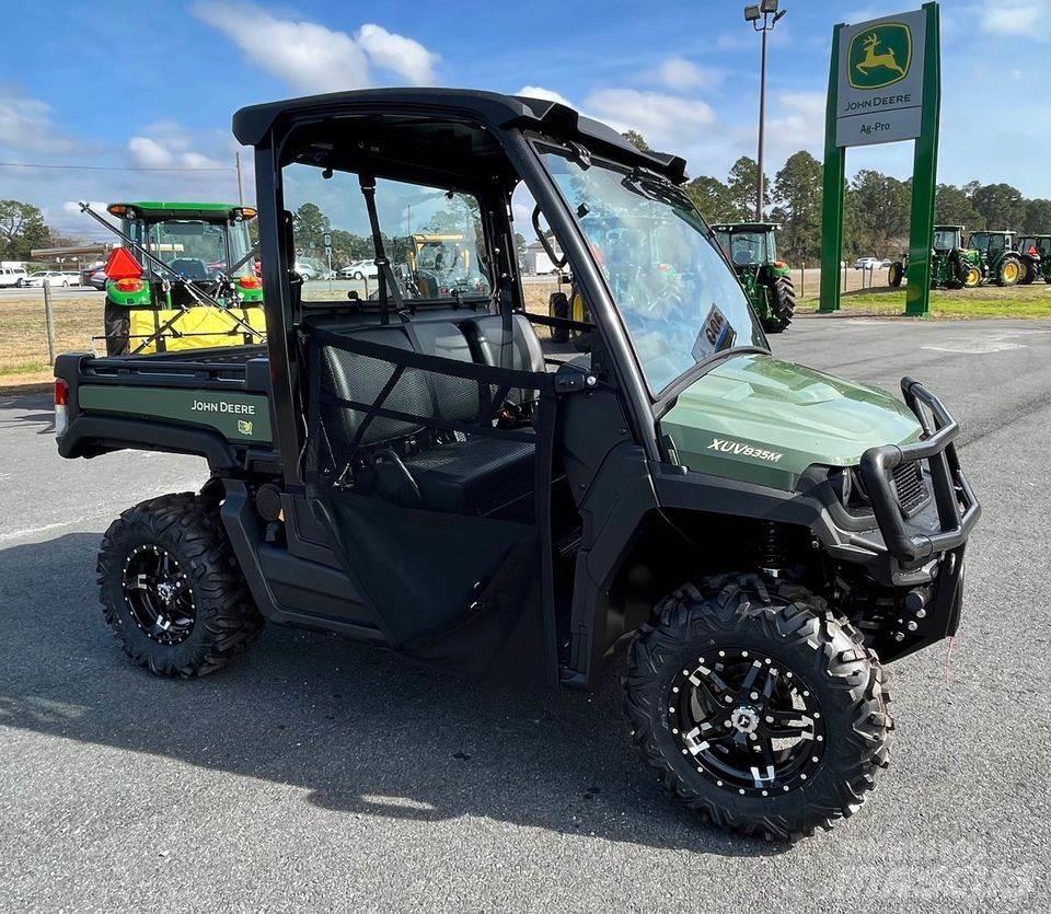 John Deere 835M Masini utilitare
