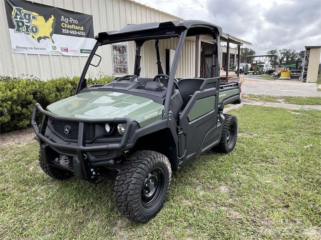 John Deere 835M Masini utilitare