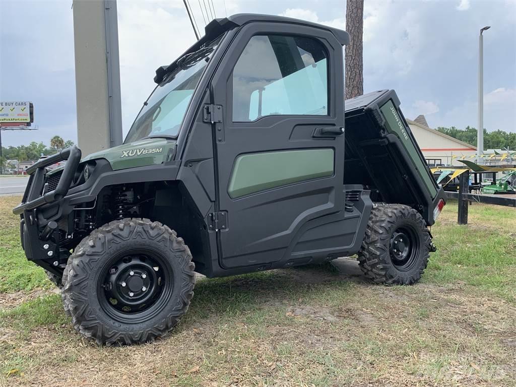 John Deere 835M Masini utilitare