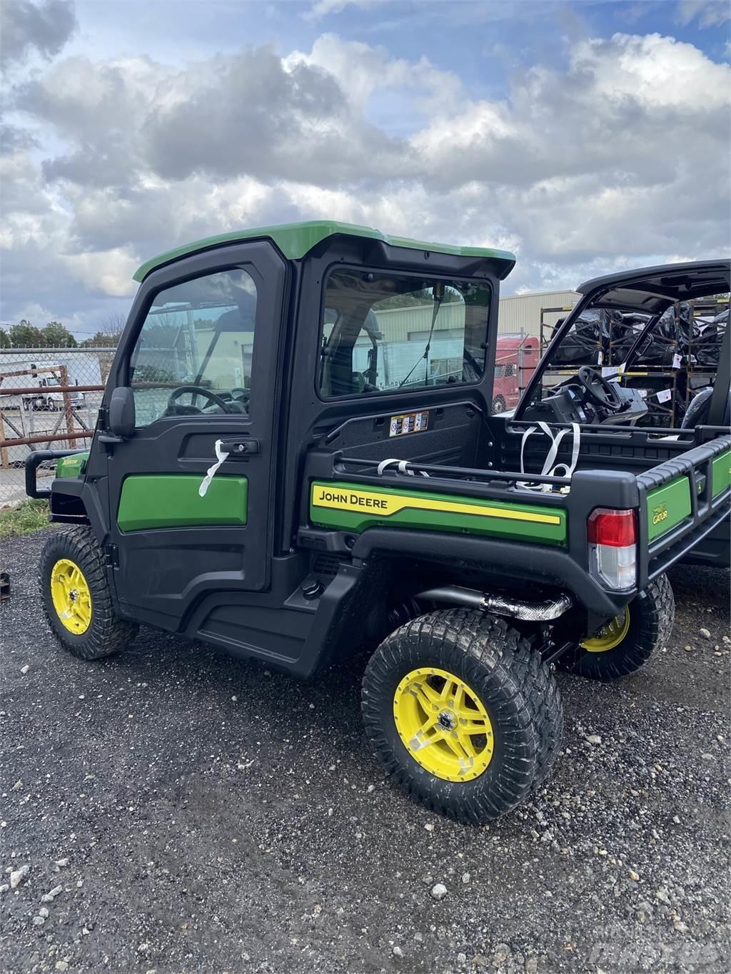 John Deere 835R Masini utilitare