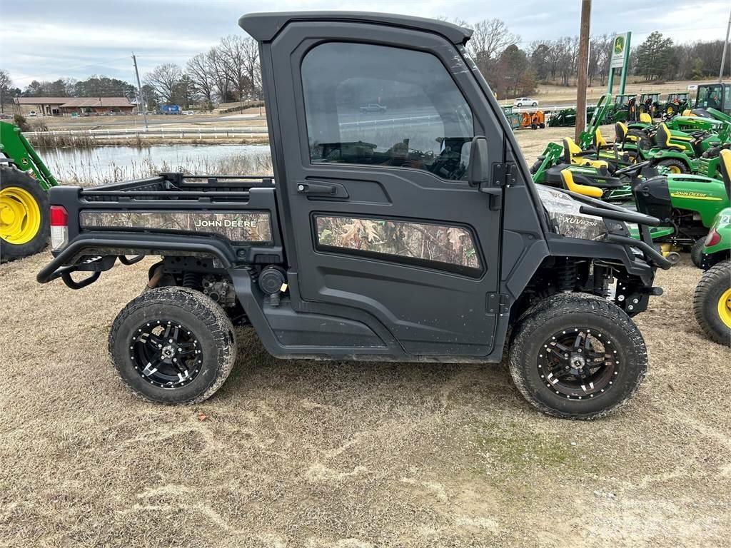 John Deere 835R Masini utilitare