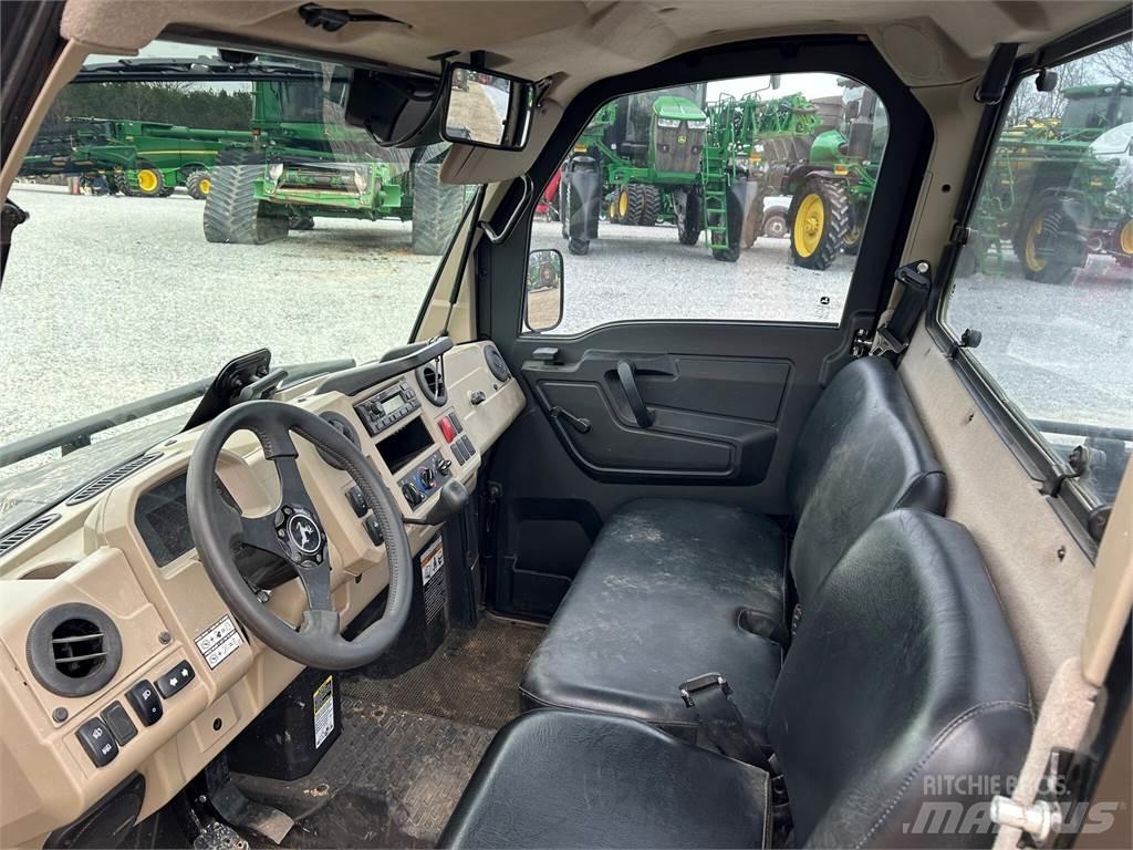 John Deere 835R Masini utilitare