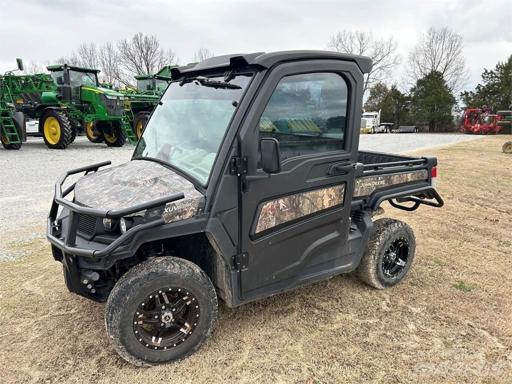 John Deere 835R Masini utilitare